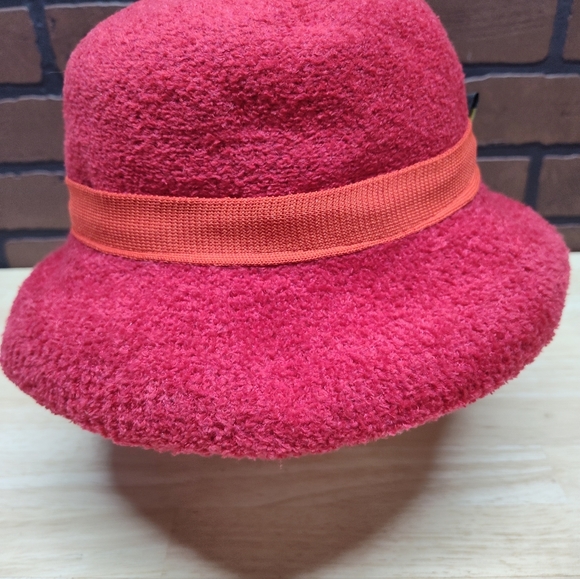 Signature Studio red bucket hat one size - Picture 10 of 11